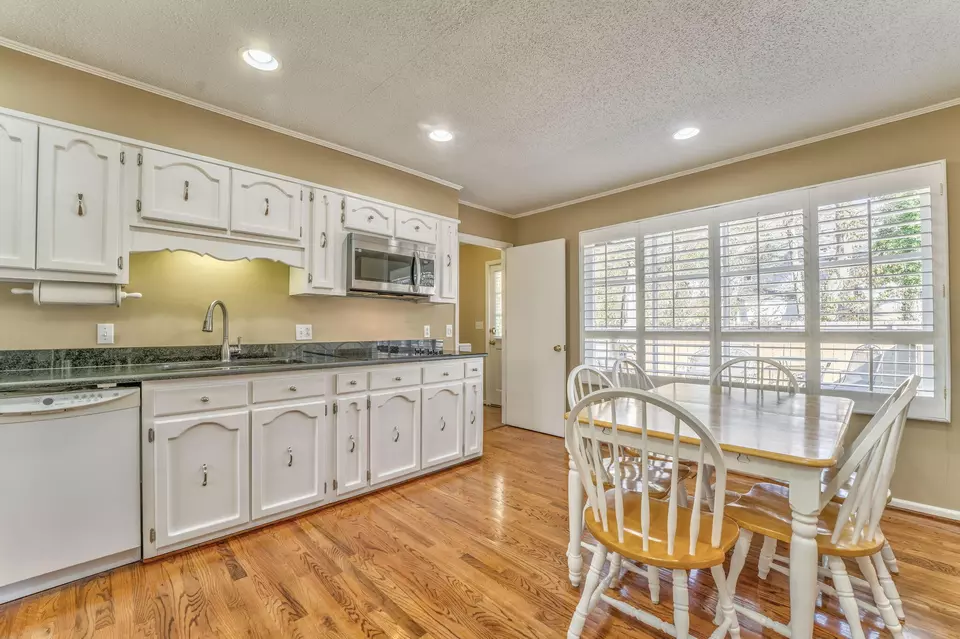 Kitchen - 913 Brookwood Dr, Dalton, GA 30720 photo 4 of 4