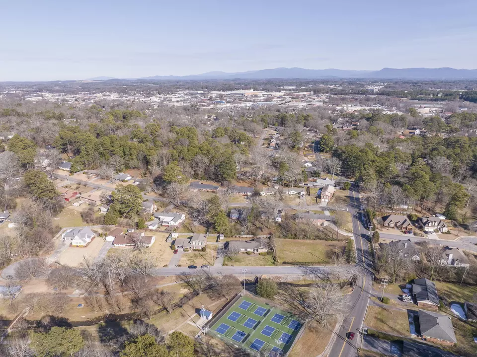 View/Area - 913 Brookwood Dr, Dalton, GA 30720 photo 5 of 7
