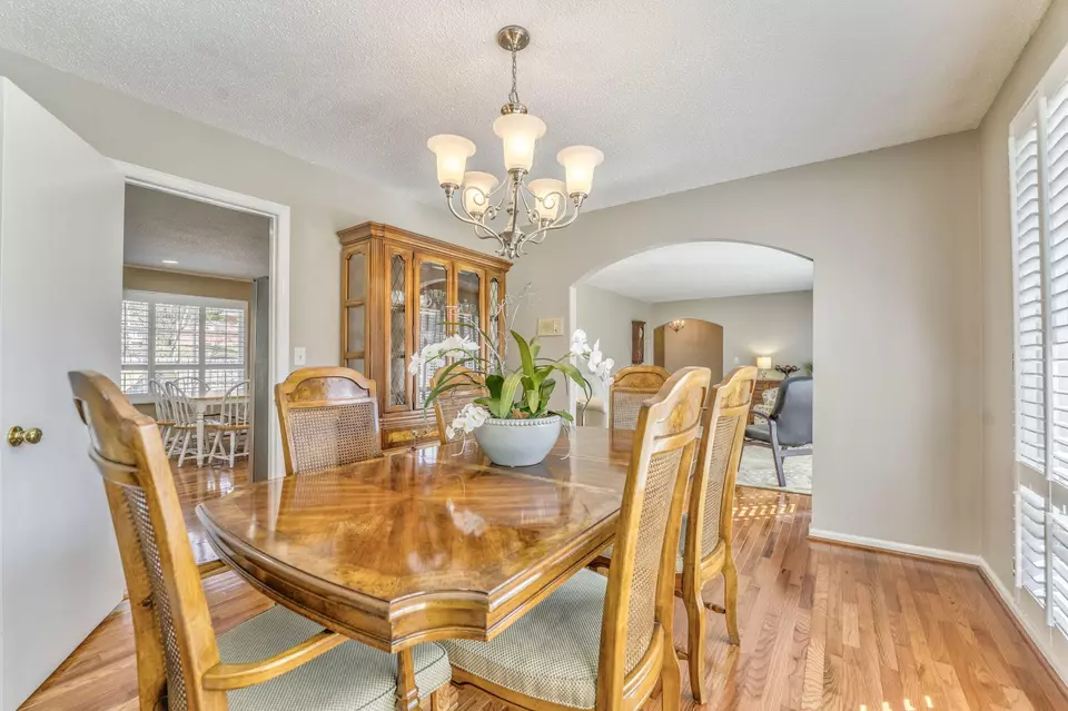 Dining - 913 Brookwood Dr, Dalton, GA 30720 photo 2 of 2