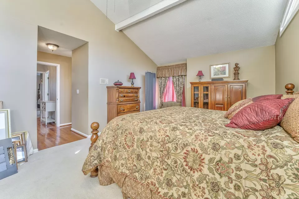 Bedroom - 913 Brookwood Dr, Dalton, GA 30720 photo 2 of 8