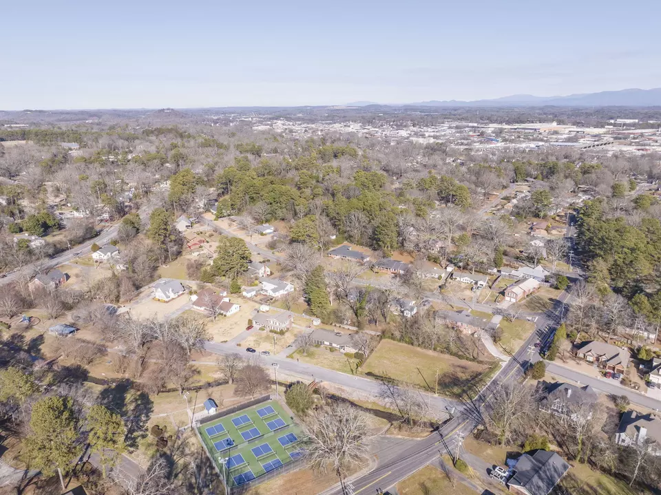 View/Area - 913 Brookwood Dr, Dalton, GA 30720 photo 6 of 7