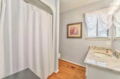 Bath - 913 Brookwood Dr, Dalton, GA 30720 photo 1 of 5