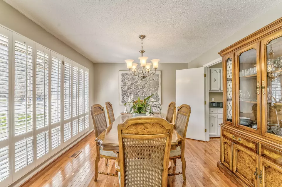 Dining - 913 Brookwood Dr, Dalton, GA 30720 photo 1 of 2