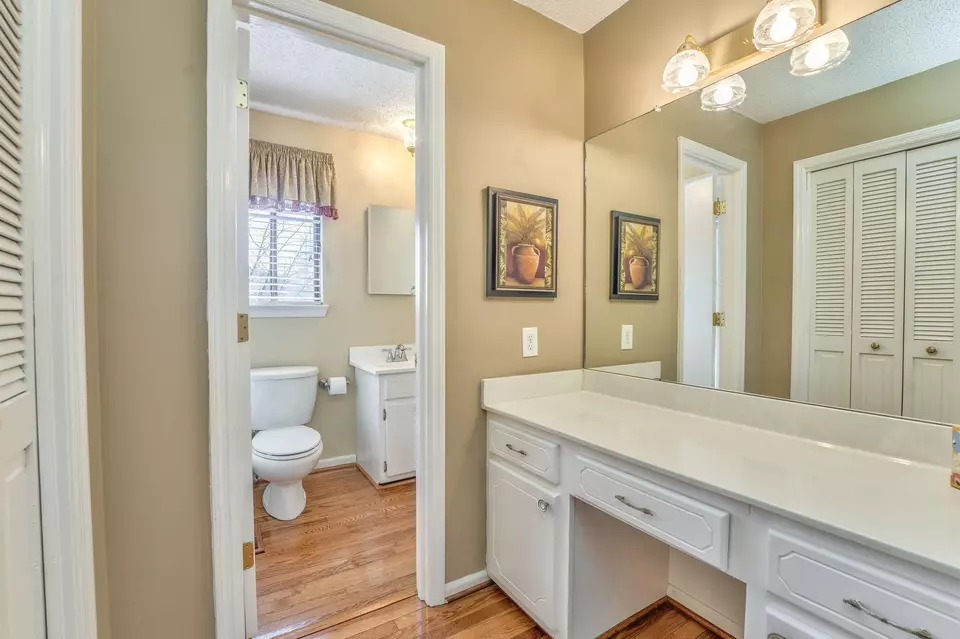 Bath - 913 Brookwood Dr, Dalton, GA 30720 photo 3 of 5