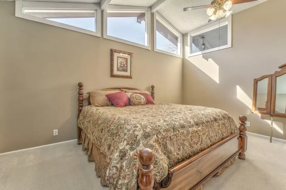 Bedroom - 913 Brookwood Dr, Dalton, GA 30720 photo 3 of 8