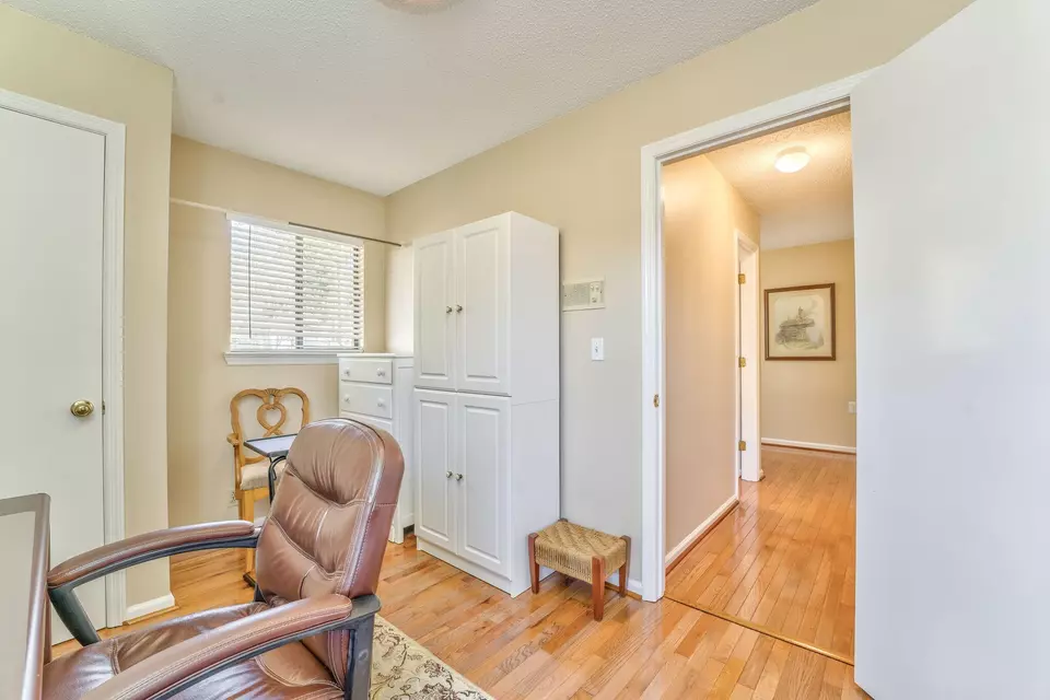 Entry Way - 913 Brookwood Dr, Dalton, GA 30720 photo 2 of 2