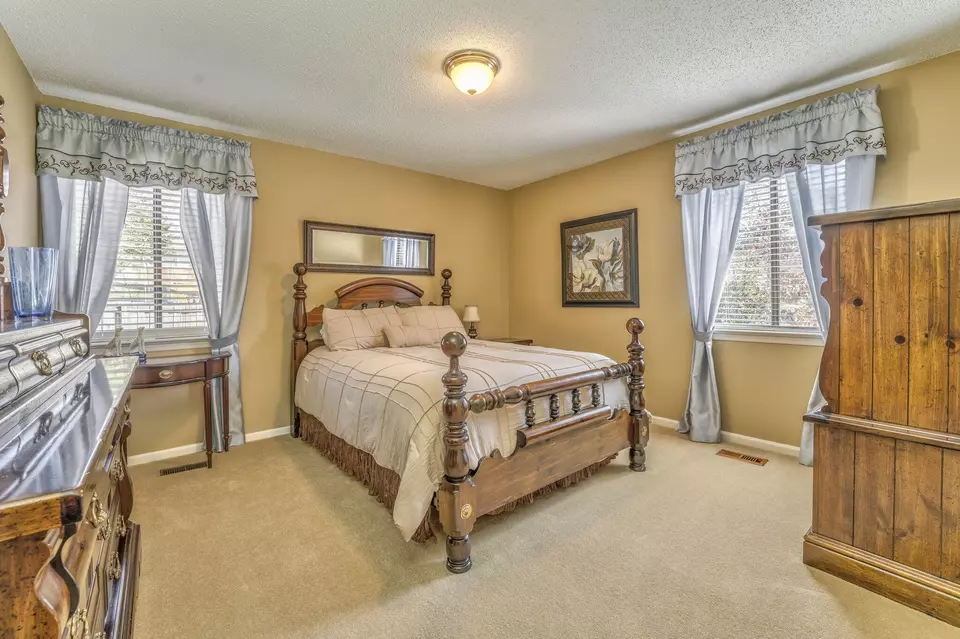 Bedroom - 913 Brookwood Dr, Dalton, GA 30720 photo 4 of 8