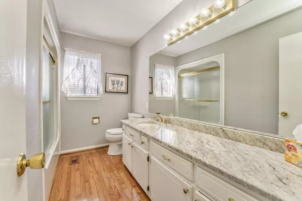 Bath - 913 Brookwood Dr, Dalton, GA 30720 photo 5 of 5