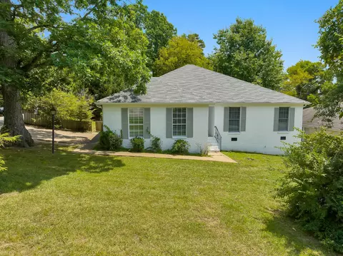 215 N Bragg Avenue Ave, Lookout Mountain, TN 37350