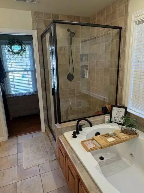 Bath - 850 Van Dell Dr, Rock Spring, GA 30739 photo 3 of 11