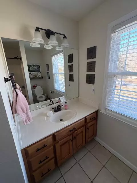 Bath - 850 Van Dell Dr, Rock Spring, GA 30739 photo 9 of 11