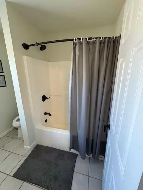 Bath - 850 Van Dell Dr, Rock Spring, GA 30739 photo 5 of 11