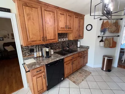 Kitchen - 850 Van Dell Dr, Rock Spring, GA 30739 photo 4 of 9