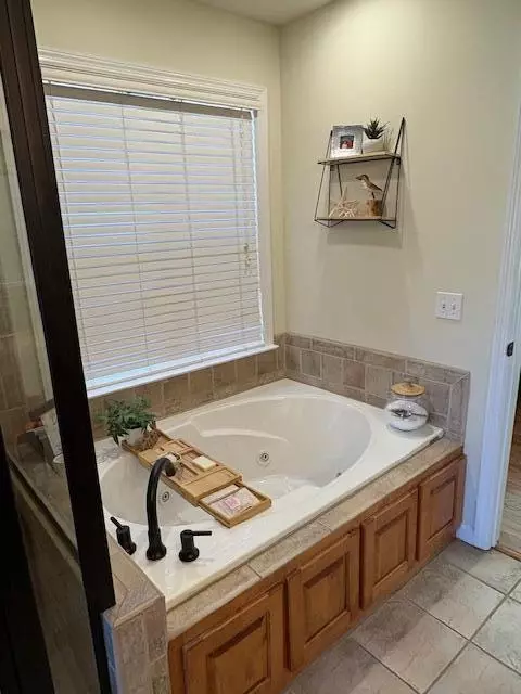 Bath - 850 Van Dell Dr, Rock Spring, GA 30739 photo 7 of 11