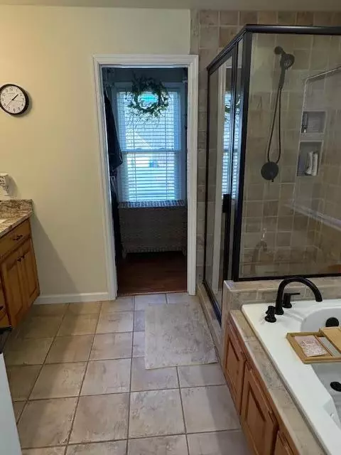 Bath - 850 Van Dell Dr, Rock Spring, GA 30739 photo 2 of 11
