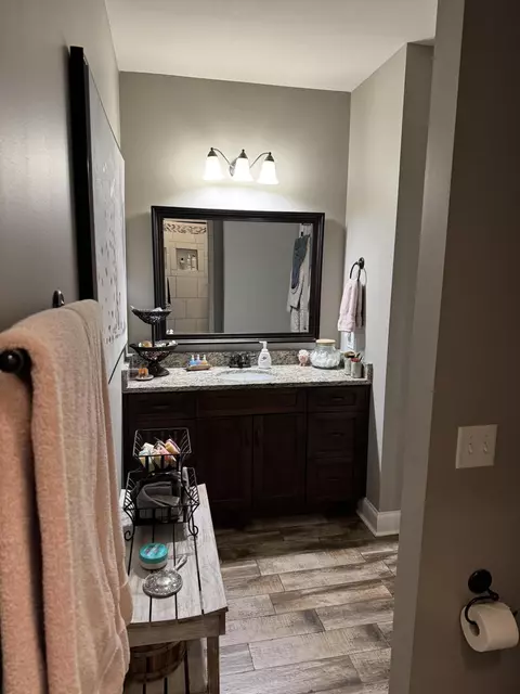Bath - 450 Guyler St, Ringgold, GA 30736 photo 1 of 4