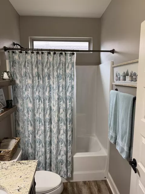Bath - 450 Guyler St, Ringgold, GA 30736 photo 4 of 4