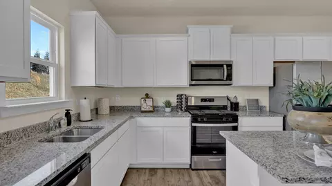 Kitchen - 5733 Prickly Loop, Ooltewah, TN 37363 photo 2 of 5