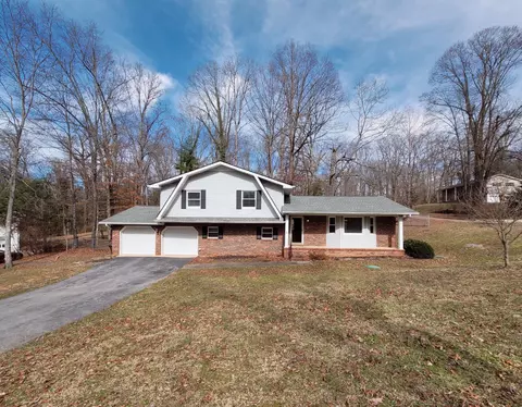 822 Skyline Park Dr, Signal Mountain, TN 37377