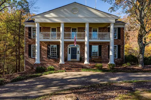 1201 E Brow Rd, Signal Mountain, TN 37377