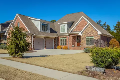 8045 Hampton Cove Dr, Ooltewah, TN 37363