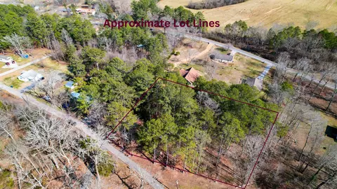 375 Neal Dr, Rossville, GA 30741