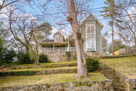 216 E Brow Rd, Lookout Mountain, TN 37350