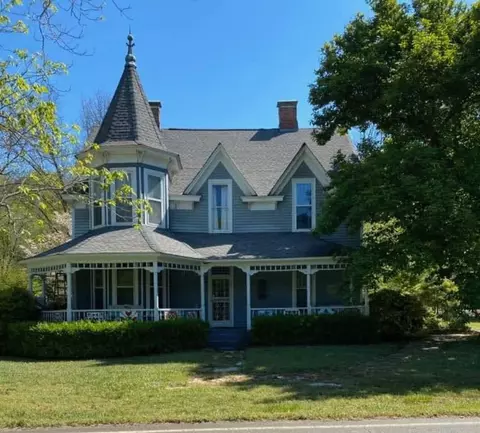 319 Gray St, Graysville, GA 30726