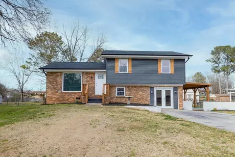586 Pinewood Cir, Fort Oglethorpe, GA 30742