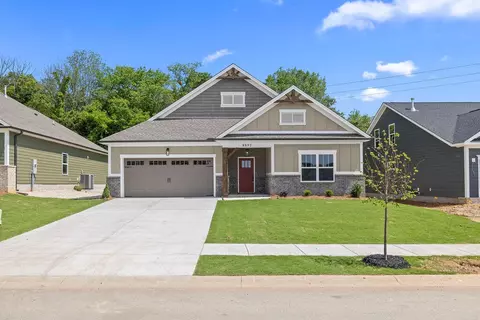 8892 Knolling Loop #34, Ooltewah, TN 37363