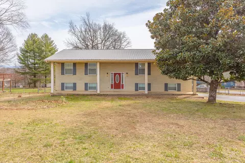 840 Crest Ridge Dr, Rossville, GA 30741