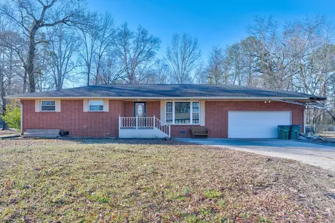 336 Fernwood Dr, Rossville, GA 30741