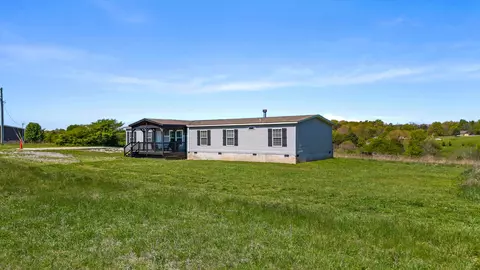 1143 Ballplay Rd, Madisonville, TN 37354