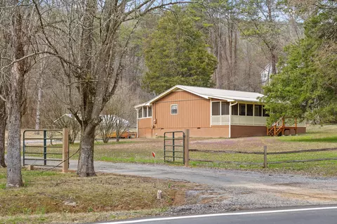 848 Back Valley Rd, Trenton, GA 30752