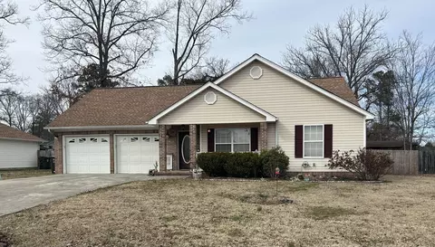 185 Century Station Dr, Rossville, GA 30741