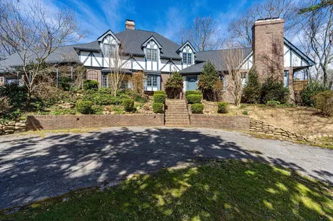 5803 Lake Resort Dr, Hixson, TN 37343