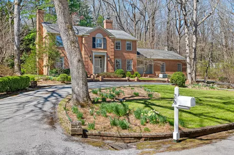 26 W Bartram Rd, Lookout Mountain, TN 37350