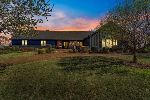 1724 Colonial Shores Dr, Hixson, TN 37343