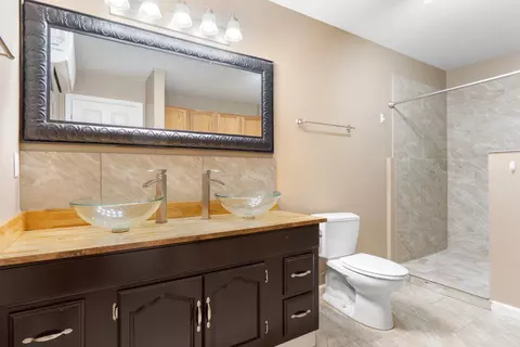 Bath - 11134 E Brainerd Rd, Apison, TN 37302 photo 4 of 5
