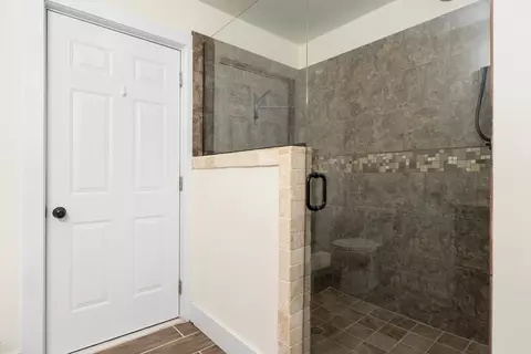 Bath - 11134 E Brainerd Rd, Apison, TN 37302 photo 2 of 5