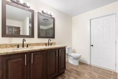 Bath - 11134 E Brainerd Rd, Apison, TN 37302 photo 1 of 5