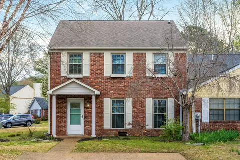 1331 Village Green Dr, Hixson, TN 37343