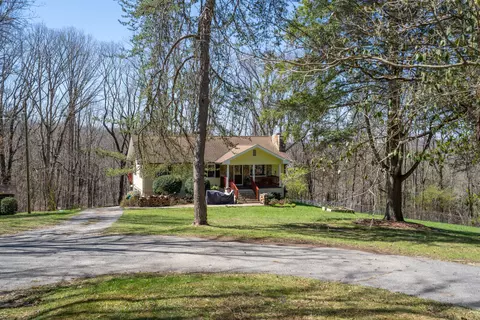 1805 Sunshine Ln, Signal Mountain, TN 37377