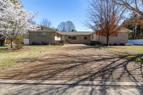118 Valleybrook Cir, Hixson, TN 37343