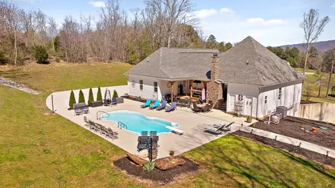 140 Bell Lake Dr, Trenton, GA 30752