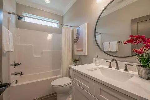 Bath - 273 Twelve Oaks Dr, Rock Spring, GA 30739 photo 8 of 9