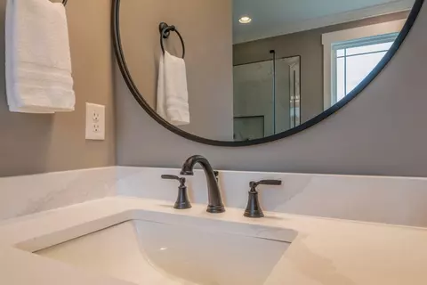 Bath - 273 Twelve Oaks Dr, Rock Spring, GA 30739 photo 3 of 9