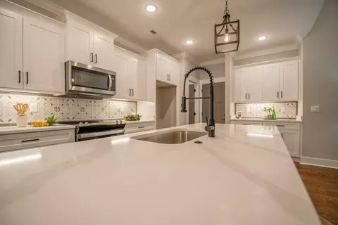 Kitchen - 273 Twelve Oaks Dr, Rock Spring, GA 30739 photo 6 of 8