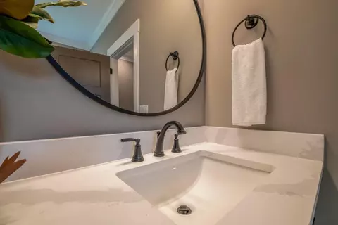 Bath - 273 Twelve Oaks Dr, Rock Spring, GA 30739 photo 2 of 9