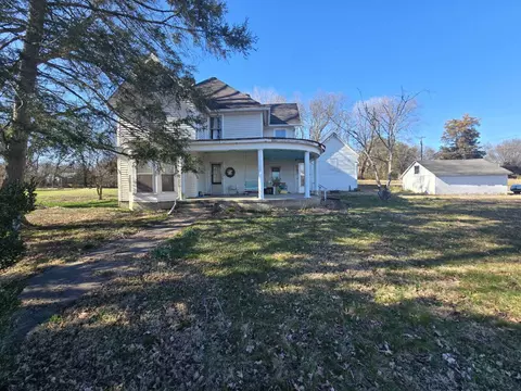 3136 W Old A J Hwy, Strawberry Plains, TN 37871